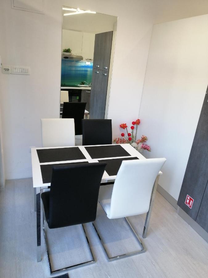 Apartment Rose By The Beach & Tennis Courts Split Exteriér fotografie